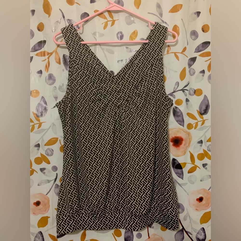 Michael Kors Geometric V-Neck Top Sz L